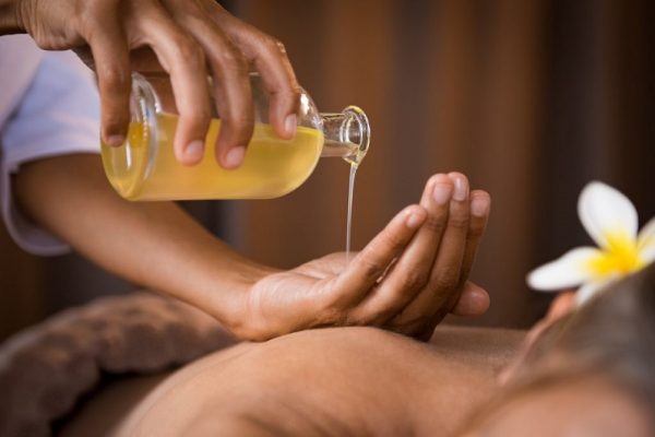 667-massage-tinh-dau1